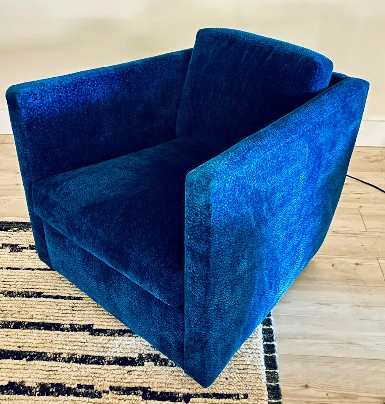 Berkeley Swivel Chair - Floor Model