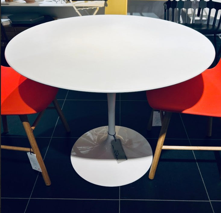 Saarinen Round Dining Table - Floor Model